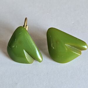 Vintage 40s Green Bakelite Carved Screwback Earrings Art Deco Simichrome Tested